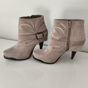 Miranda by Miranda Lambert Tan Suede Ankle Western Boots Size 6.5M